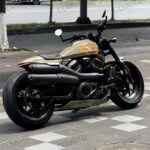 Подержанный мотоцикл Harley-Davidson Sportster S 1250 2024 года, пробег 7000 км, вид сбоку, прозрачный фон