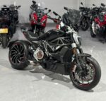 Подержанный мотоцикл Ducati Diavel 1200 V2 2017 года, пробег 19000 км, вид сбоку, прозрачный фон