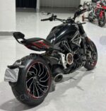 Подержанный мотоцикл Ducati Diavel 1200 V2 2017 года, пробег 19000 км, вид сбоку, прозрачный фон