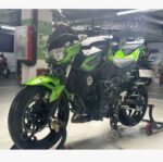 Подержанный мотоцикл Kawasaki Z400 2021 года, пробег 11725 км, вид сбоку, прозрачный фон